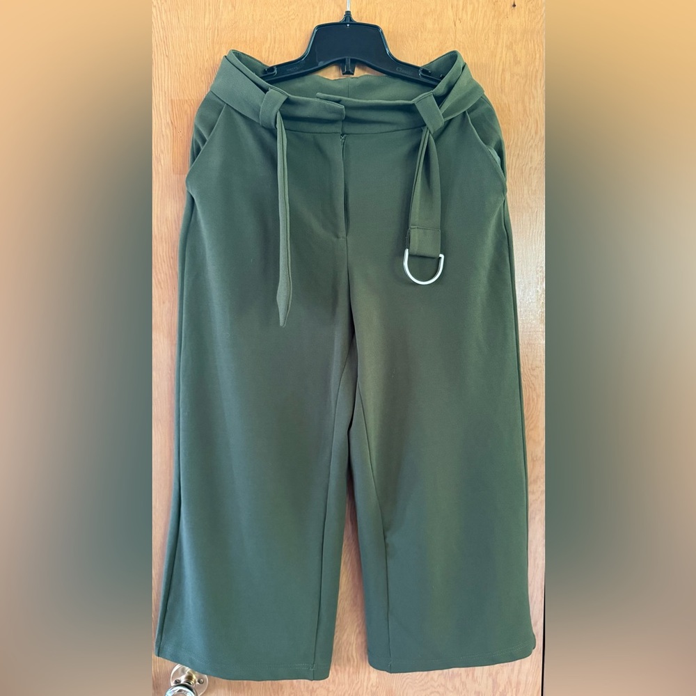 Lily Morgan Olive  Green Wide-Leg Capri Pants
Size 6